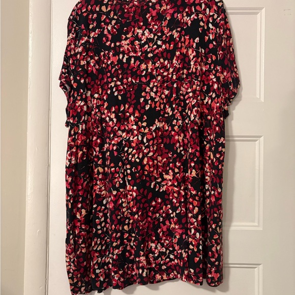 Croft & Barrow Red and Black Floral Tee - Picture 4 of 4